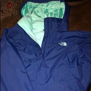 Women’s new w/tags North Face rain jacket. Size L